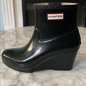 Women’s Hunter Wedge ankle black rain boots 8